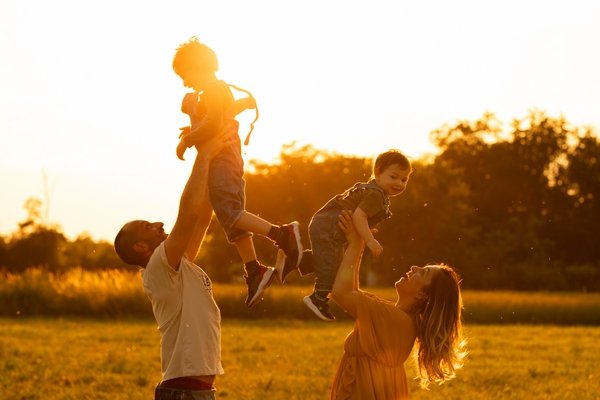 servizio fotografico di famiglia - family al tramonto