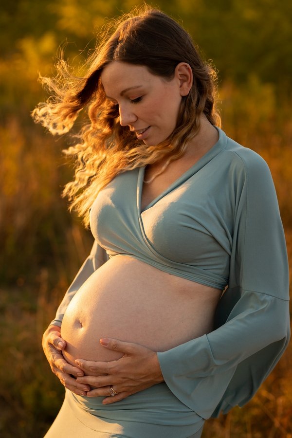 servizio fotografico maternity al tramonto